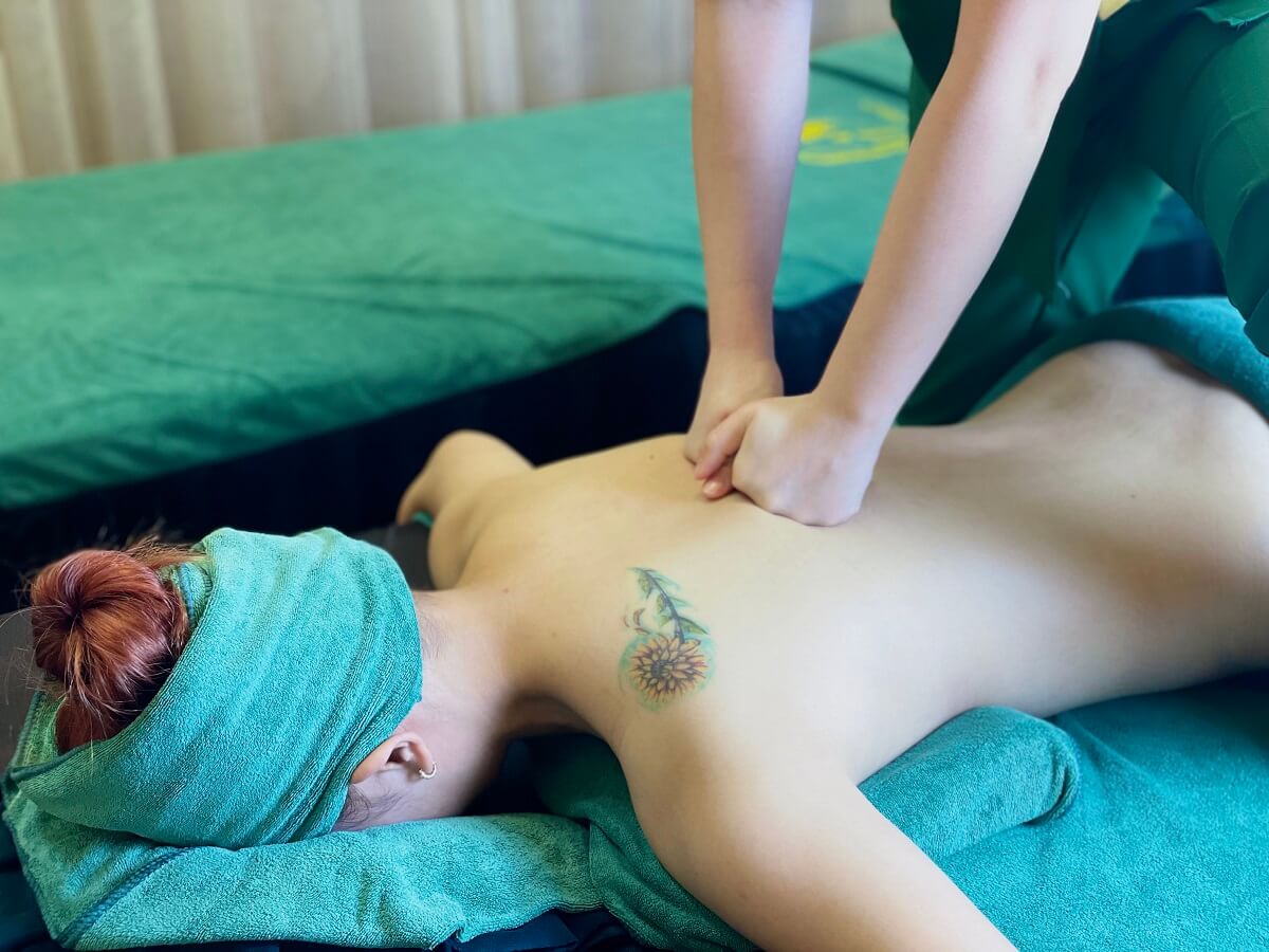 Massage bấm huyệt trị liệu Gò Vấp