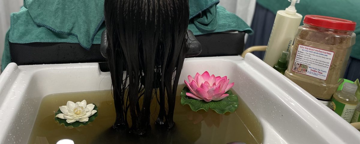 Gội đầu dưỡng sinh chăm sóc tóc tại Hi Spa