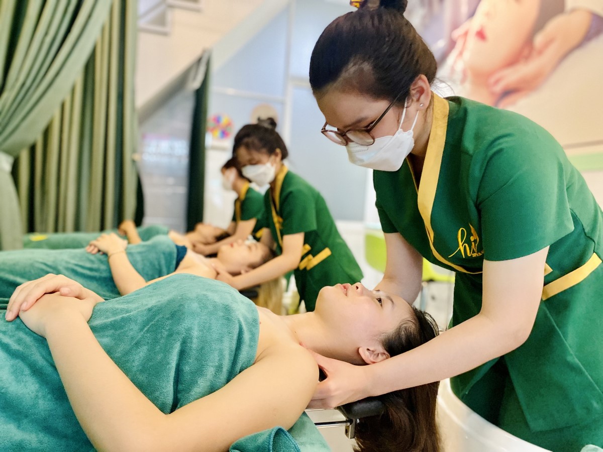 Massage cổ vai gái là phương pháp trị liệu được khuyến khích sử dụng
