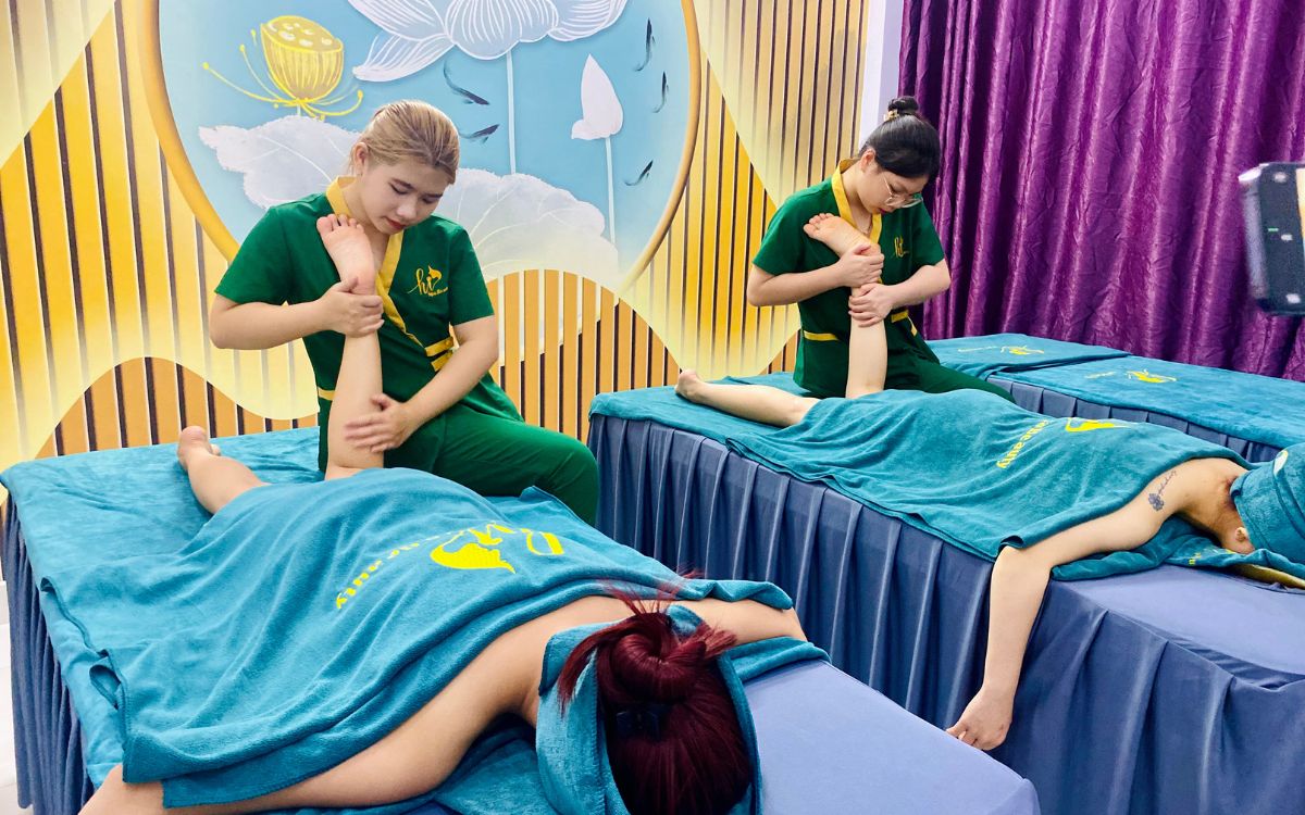 Dịch vụ massage chuyên nghiệp của Hi Spa