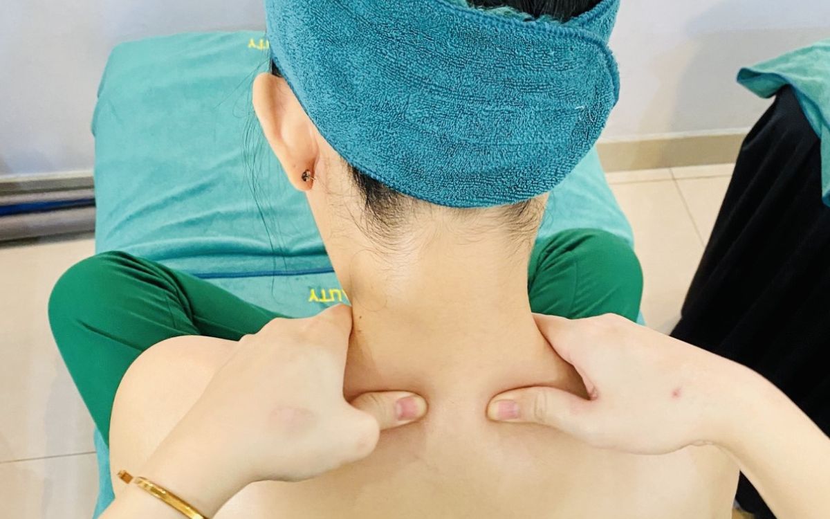 9 bài tập massage cổ vai gáy đơn giản dễ thực hiện