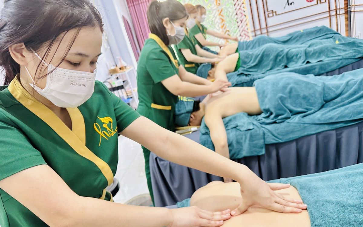 Công việc massage trị liệu khá nhẹ nhàng và có mức lương ổn định