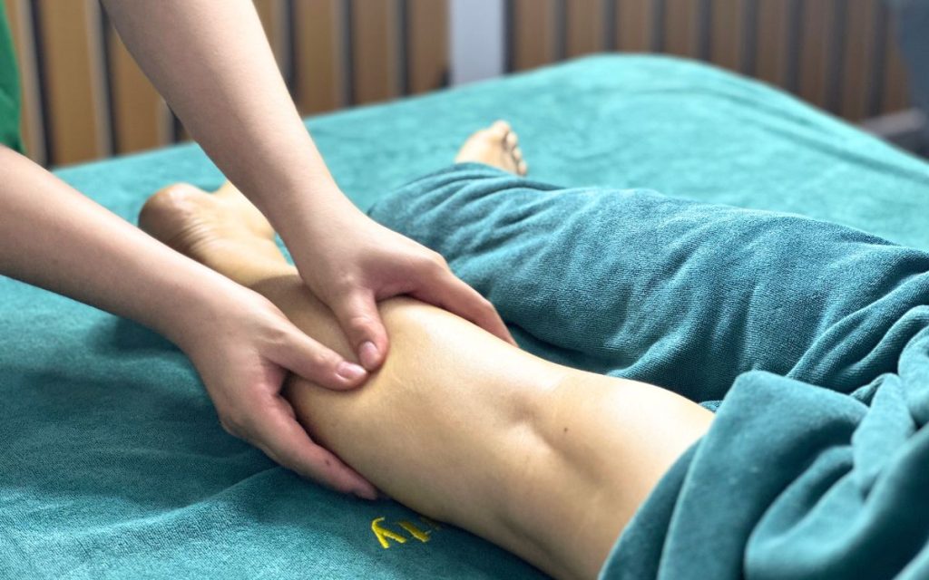 Cách massage chân cho bà bầu