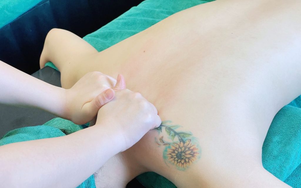 Massage body Thụy Điển giúp ngủ ngon