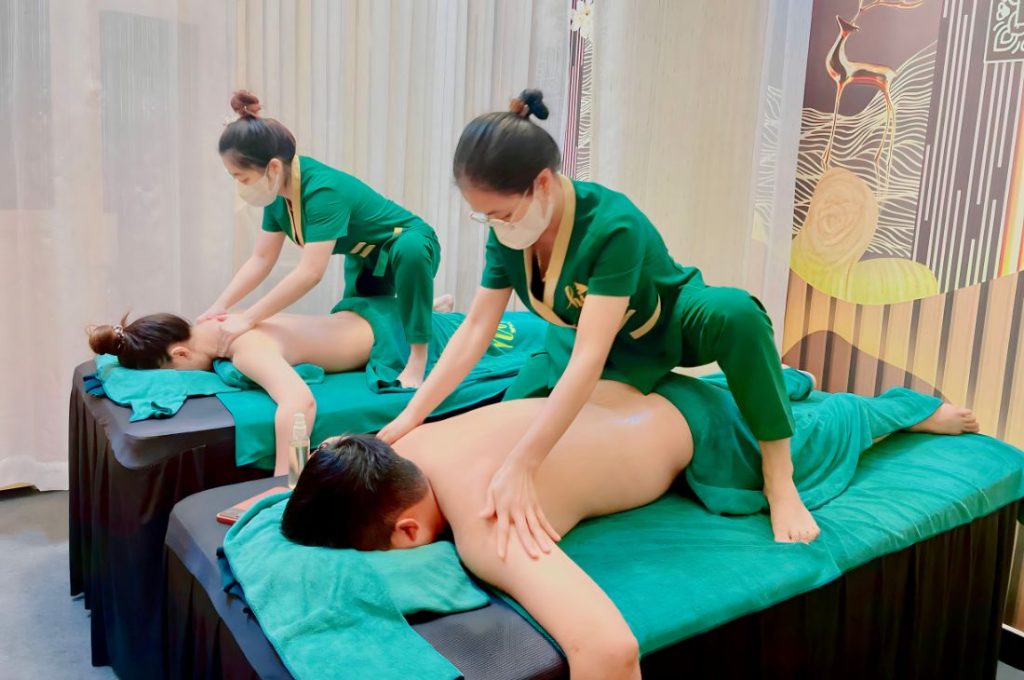 Massage body giúp giảm đau nhức