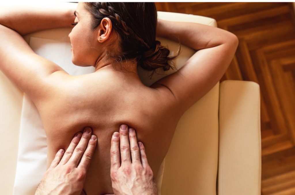 Lợi ích của massage toàn thân cho nữ