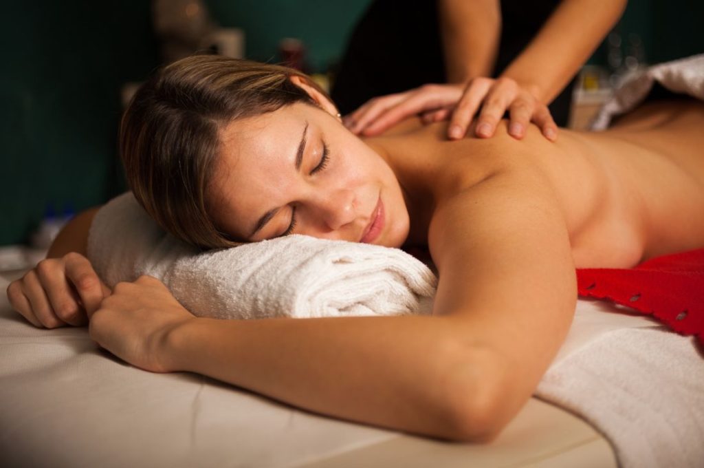 Massage body giúp giấc ngủ ngon và ngủ sâu hơn